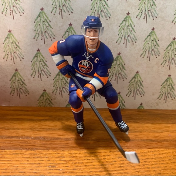 🎄2/20🎄 Hallmark Keepsake Ornament ~ John Tavares New York Islanders 2016 - Picture 2 of 4